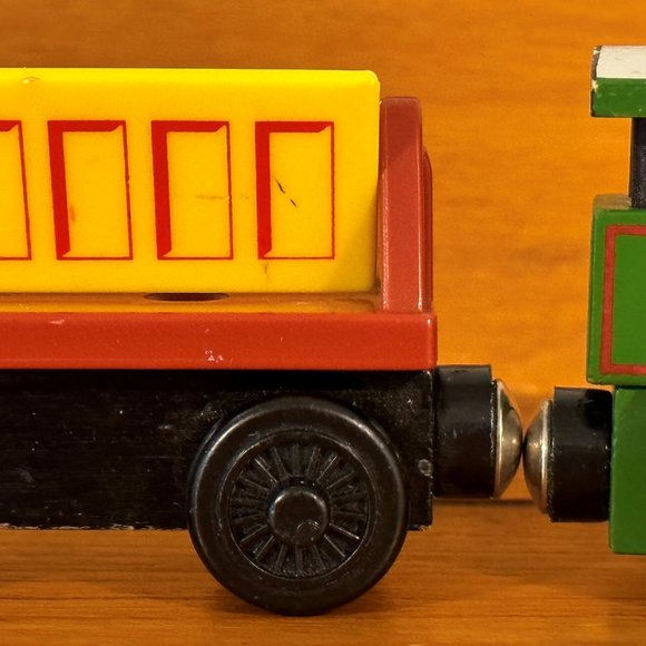 Thomas The Tank Engine GEORGE STEAMER & DUMPER - Picture 4 of 11